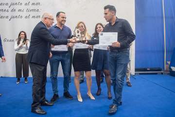 El Cabildo homenajea a varios teldenses en su brindis navideño (Foto TA)